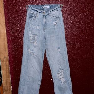 Ripped Skater Jean Light Wash